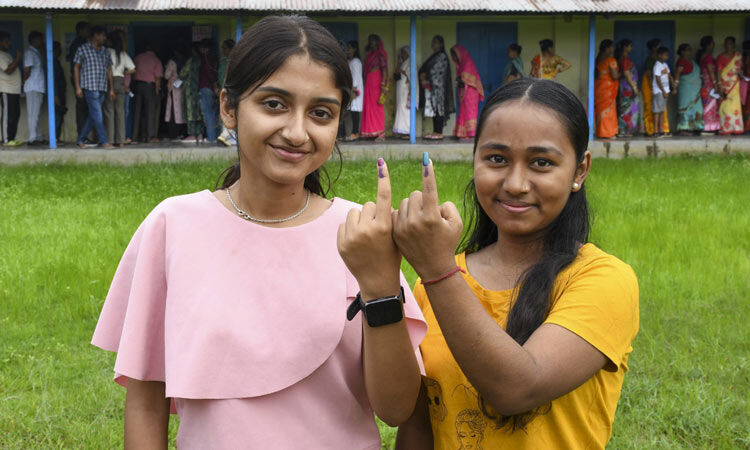 9 மணி நிலவரம்:  ஜார்க்கண்ட் சட்டசபை முதற்கட்ட... ... ஜார்க்கண்ட் சட்டசபை தேர்தல்: விறுவிறு வாக்குப்பதிவு