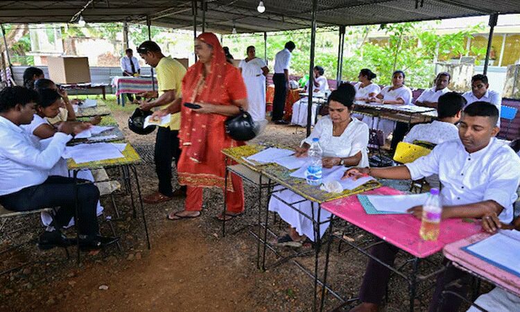 இலங்கை அதிபர் தேர்தல்: மும்முனை போட்டி - 75 சதவீத... ... இலங்கை அதிபராகிறார் அனுரா குமார திசநாயகே?