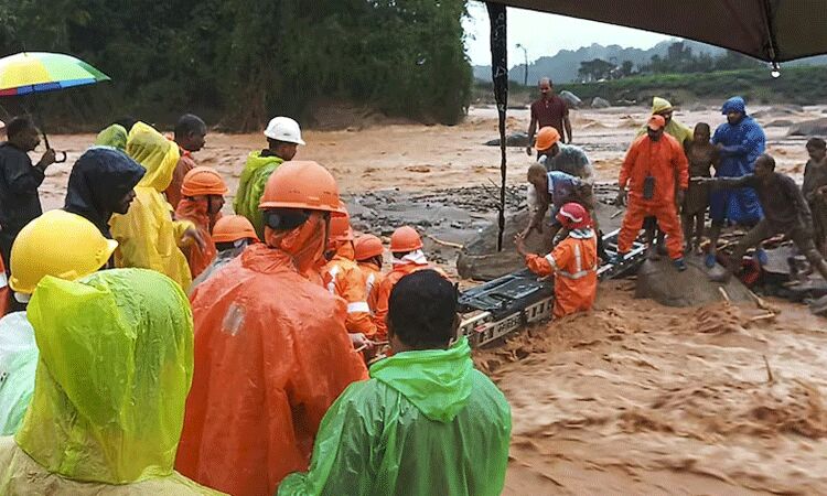 வயநாடு: காணாமல் போனோர் பற்றி தகவல் தெரிவிக்க உதவி... ... வயநாடு நிலச்சரிவு: பலி எண்ணிக்கை 270 ஆக உயர்வு - 2வது நாளாக தொடரும் மீட்புப்பணி