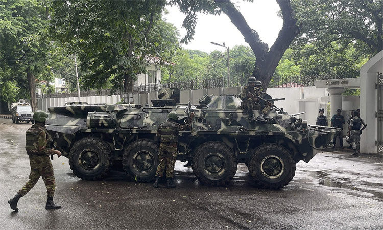   நாட்டை ஆட்சி செய்ய இடைக்கால அரசு அமையும் என... ... போராட்டம் எதிரொலி.. நாட்டை விட்டு வெளியேறிய ஷேக் ஹசீனா இந்தியாவில் தஞ்சம்