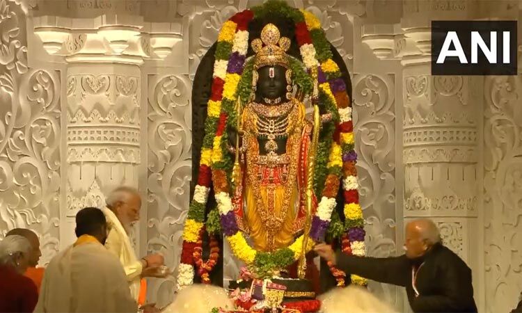 அயோத்தி ராமர் கோவிலில் பால ராமர் சிலை... ... ராமர் சிலை பிரதிஷ்டை: பக்தர்கள் வெள்ளத்தில் அயோத்தி