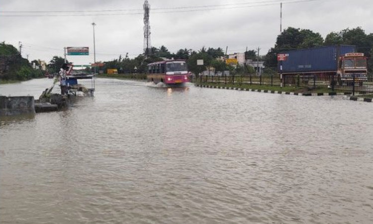 தொடர் மழையால் திண்டிவனம்-புதுச்சேரி தேசிய... ... வலுவிழந்தது பெஞ்சல் புயல்; உள் மாவட்டங்களில் மழைக்கு வாய்ப்பு