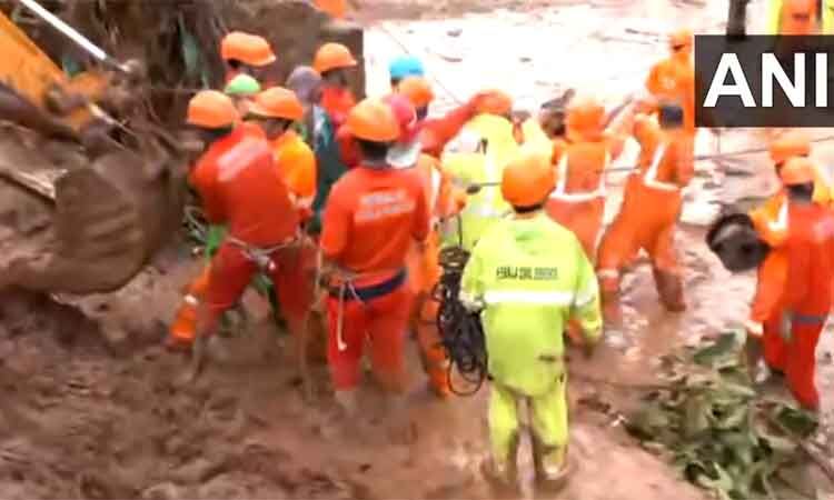 கேரளா நிலச்சரிவில் சிக்கி உயிரிழந்தவர்களின்... ... கேரளாவில் பயங்கர  நிலச்சரிவு: பலி எண்ணிக்கை  123 ஆக உயர்வு -  இரவிலும் தொடரும் மீட்பு பணிகள்