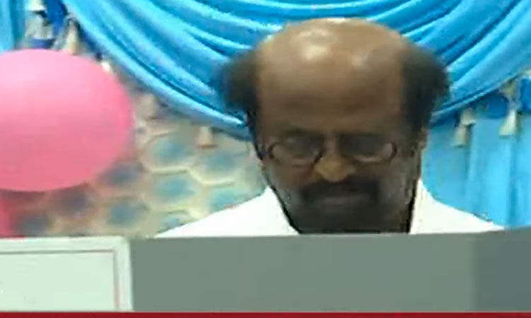 சென்னை ஸ்டெல்லா மேரி கல்லூரியில் அமைக்கப்பட்டுள்ள... ... நாடாளுமன்ற தேர்தல்: தமிழ்நாட்டில் 72.09 சதவிகித வாக்குப்பதிவு