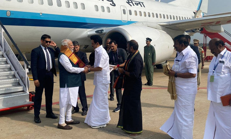 பிரதமர் மோடி திருச்சி வருகை - கவர்னர்,... ... லைவ் அப்டேட்ஸ்: தமிழ்நாட்டிற்கு ரூ. 19 ஆயிரத்து 850 கோடி மதிப்பில் திட்டப்பணிகள் - பிரதமர் மோடி தொடங்கி வைத்தார்...!